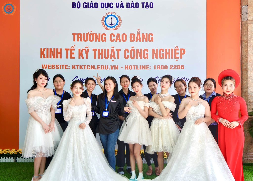 Ngành chăm sóc sắc đẹp